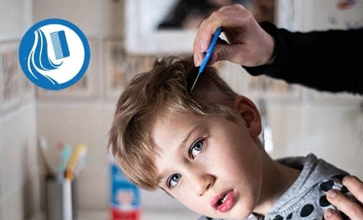 STAP 4 (OPTIONEEL): Na de behandeling kunnen er soms luisrestanten in het haar blijven kleven. In dit geval kunt u ervoor kiezen om de dode luizen en neten uit het haar te kammen met een luizenkam.